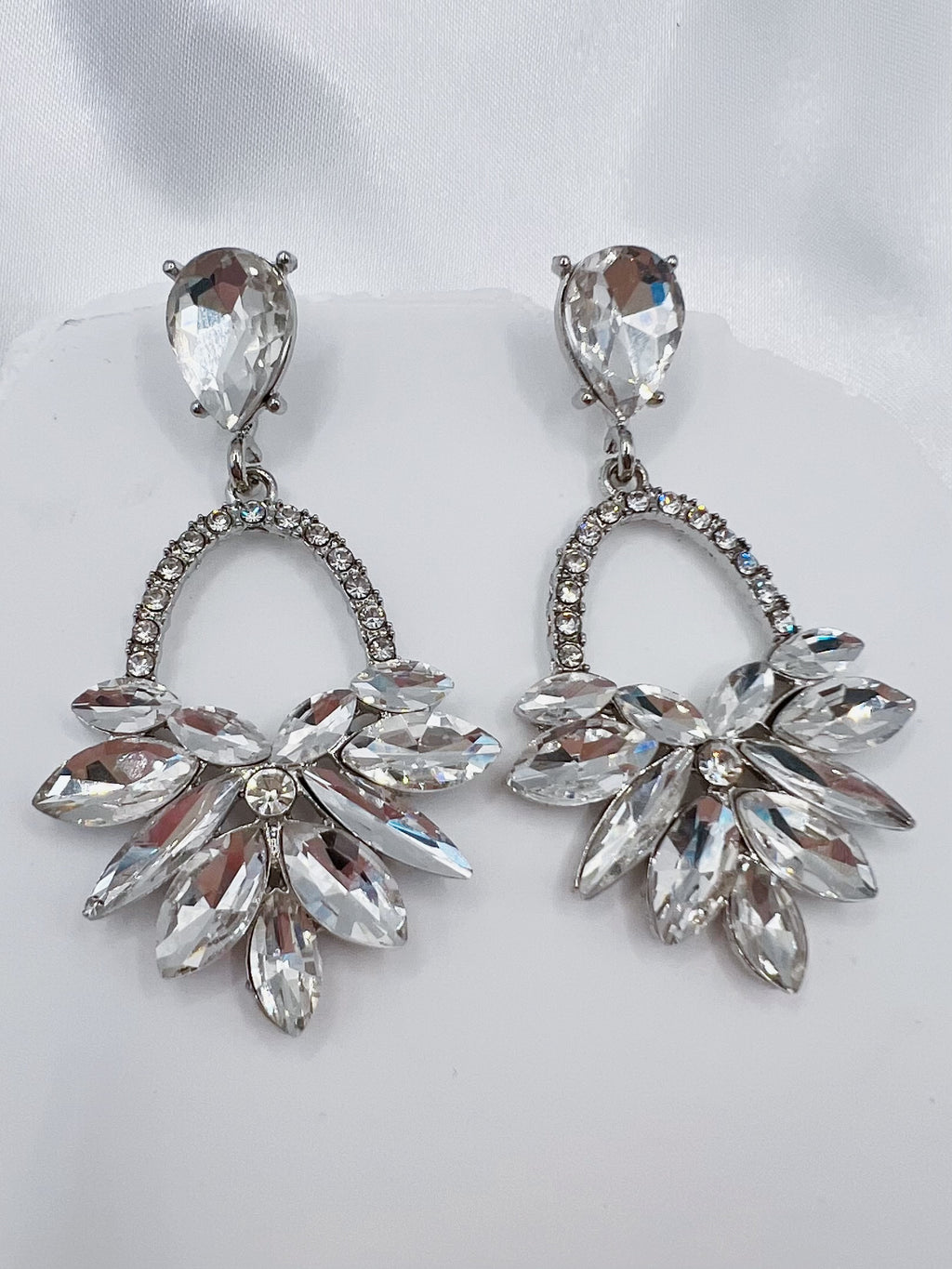 everyday glam touch earrings 